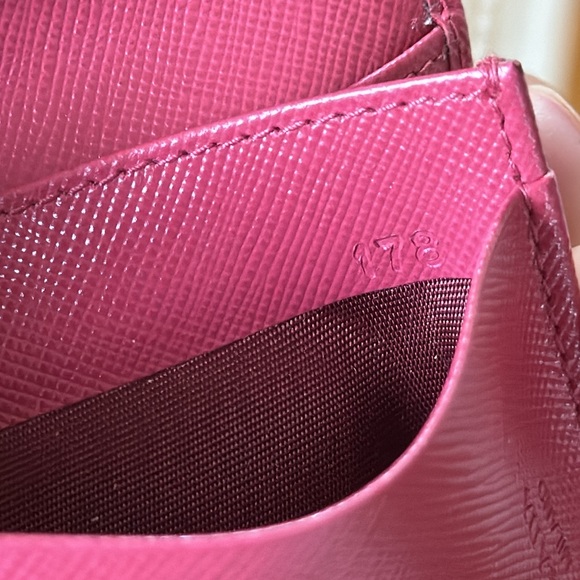 Authentic Safiano leather Prada. - Picture 13 of 16